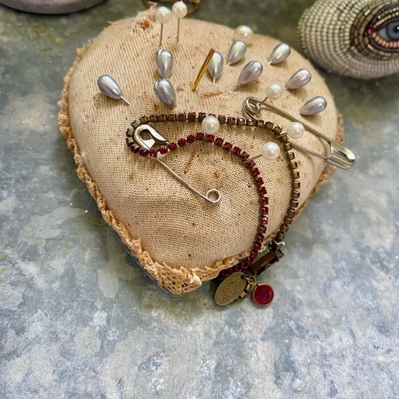 Vintage Liz Palacios Dainty Gold Tone Bracelet - Picture 5 of 16